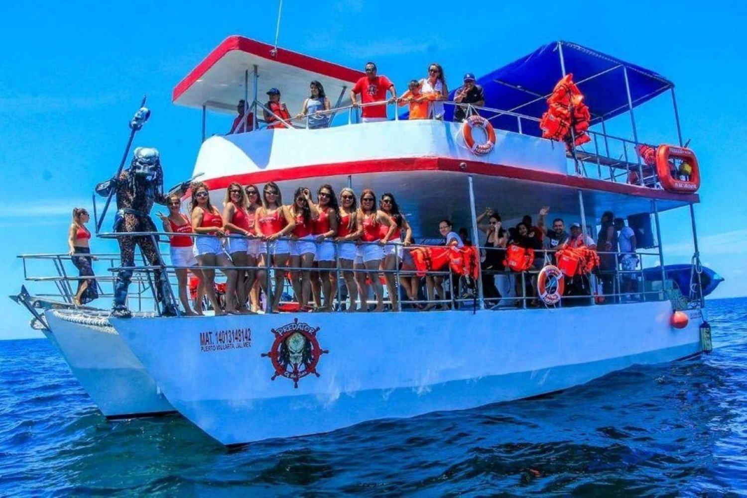 Puerto Vallarta: Aventura en Catamarán con Depredadores