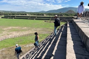 Piramides de Teotihuacán y Restaurante LA GRUTA (original)