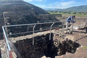 Piramides de Teotihuacán y Restaurante LA GRUTA (original)