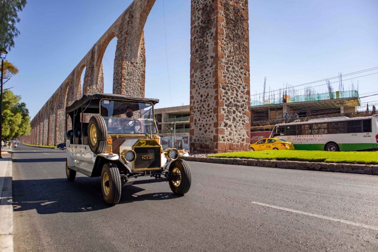 Querétaro: City Tour in a Classic Ford T Vehicle