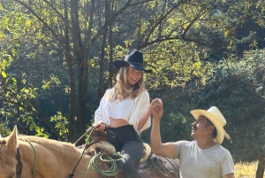 Cabalga con charros mexicanos: una aventura vaquera en la Ciudad de México