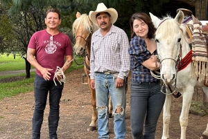 Cabalga con charros mexicanos: una aventura vaquera en la Ciudad de México