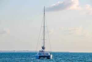 Riviera Maya:Catamarán a Isla Mujeres con almuerzo y barra libre