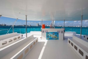 Riviera Maya:Catamarán a Isla Mujeres con almuerzo y barra libre