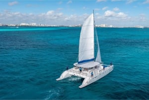 Riviera Maya:Catamarán a Isla Mujeres con almuerzo y barra libre