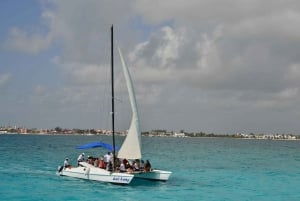 Riviera Maya:Catamarán a Isla Mujeres con almuerzo y barra libre