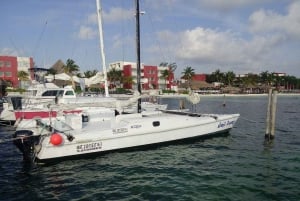 Riviera Maya:Catamarán a Isla Mujeres con almuerzo y barra libre