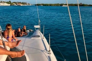 Riviera Maya: Full Day Private Catamaran to Isla Mujeres