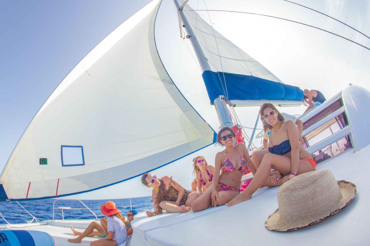 Riviera Maya: Paseo en Catamarán de Lujo con Comida