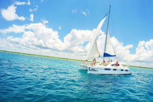 Riviera Maya: Paseo en Catamarán de Lujo con Comida