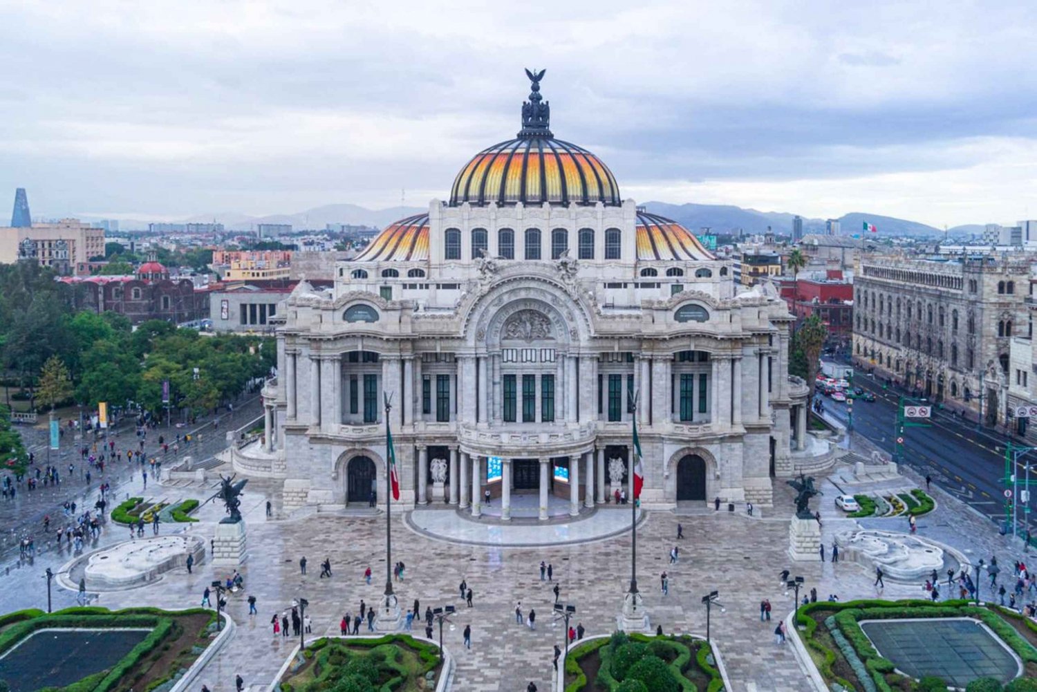 Romantic Walking Tour in Mexico City