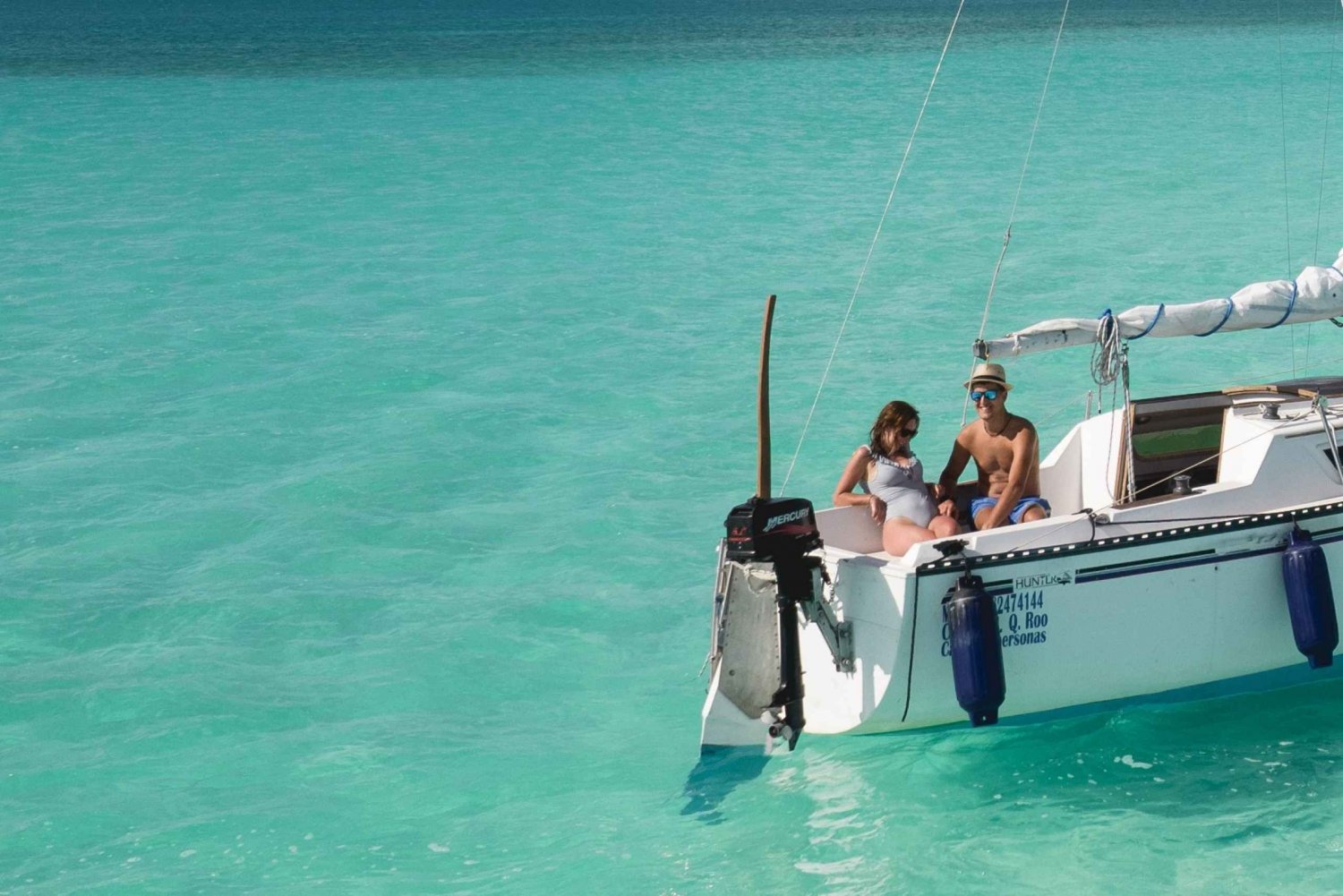 Sailboat tour in the seven colors lagoon of Bacalar