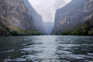 San Cristobal: Sumidero Canyon and Botanero Restaurant Tour