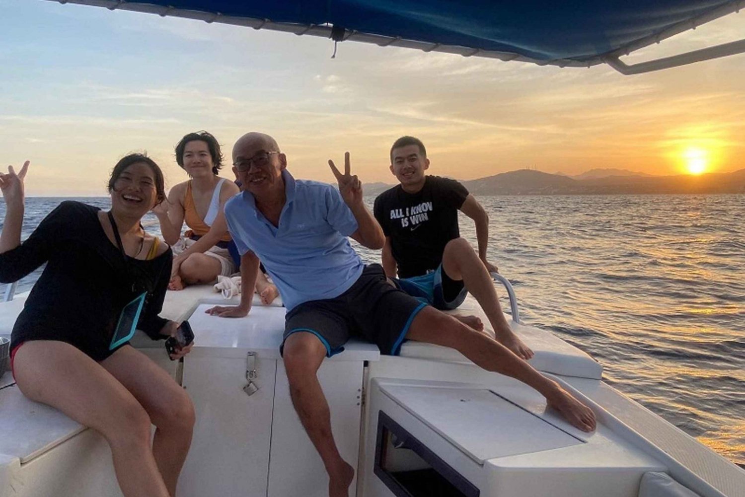 San José del Cabo: Private Sunset Cruise with Open Bar