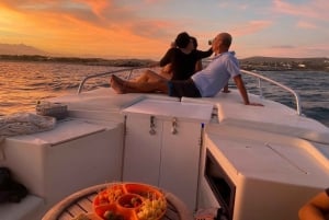 San José del Cabo: Private Sunset Cruise with Open Bar