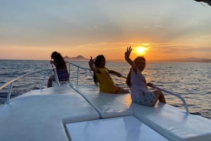 San José del Cabo: Private Sunset Cruise with Open Bar