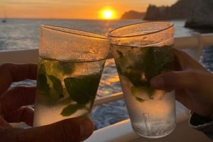 San José del Cabo: Private Sunset Cruise with Open Bar