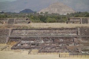 Vuelo compartido en globo en Teotihuacan con traslado