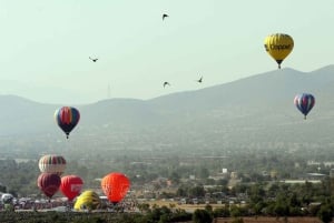 Vuelo compartido en globo en Teotihuacan con traslado
