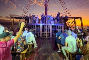 Espectáculo en Barco Pirata: Música en directo, cena, barra libre y más