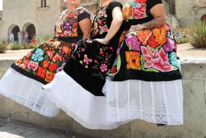 Show off your beauty wearing a typical Oaxacan costume + photo session