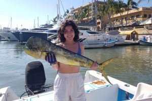 Pesca deportiva abordó de yate de lujo en puerto vallarta