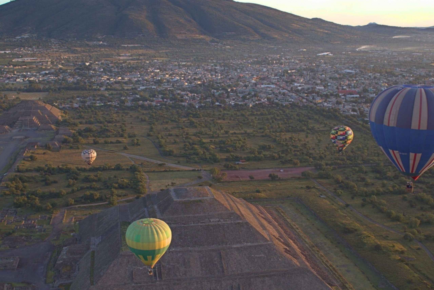 Vuelo en Globo y Excursión a Teotihuacán con Desayuno desde CDMX