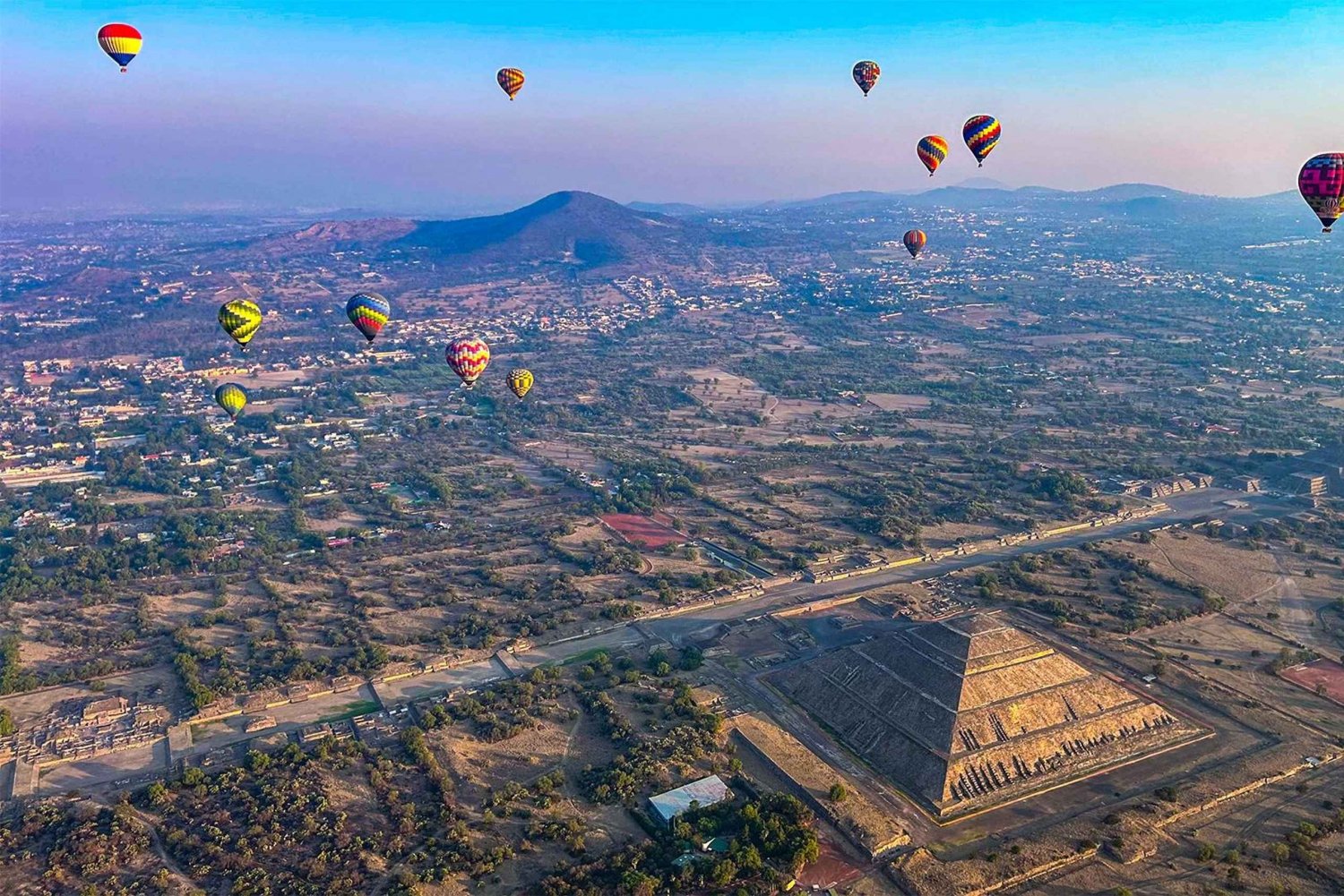 Teotihuacan: Hot Air Balloon Ride with Breakfast & Transport