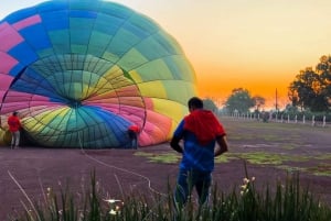 Teotihuacan: Paseo en Globo Aerostático con Desayuno y Transporte