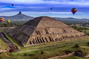 Teotihuacán: Private Balloon Ride with Transport Option