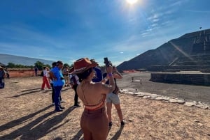 Teotihuacan Pyramids: Guided Tour with Entry Ticket Included