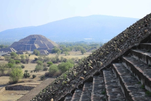 Teotihuacan Pyramids: Guided Tour with Entry Ticket Included