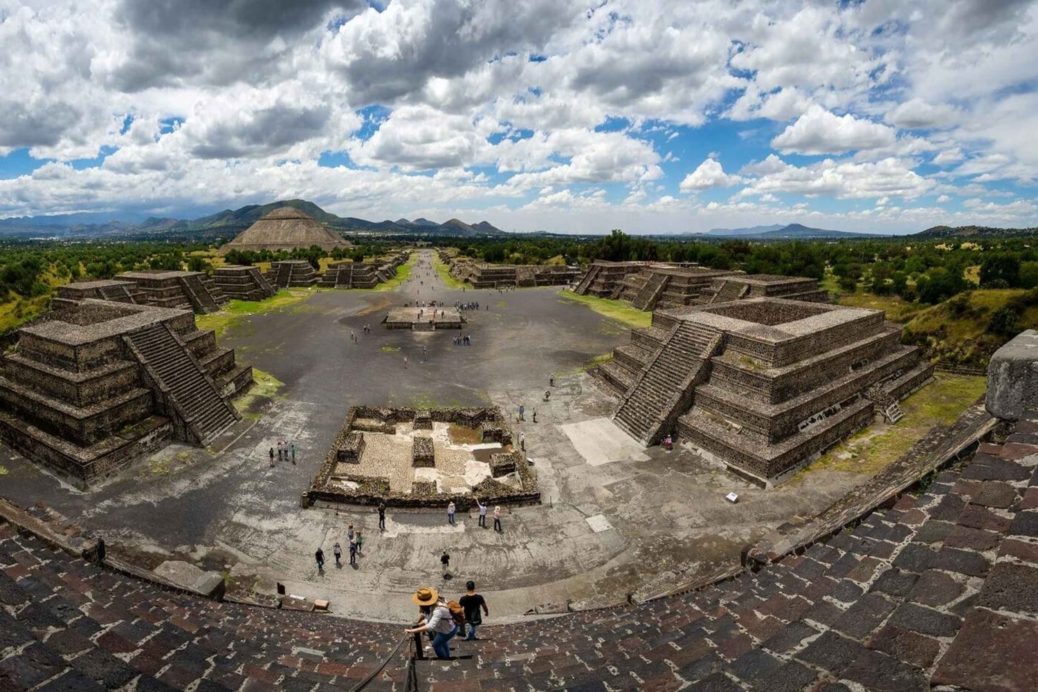 Teotihuacan: Visit Pyramids and Craft a Colorful Piñata