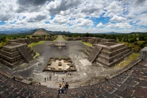 Teotihuacan: Visit Pyramids and Craft a Colorful Piñata
