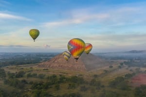 Mexico City: Teotihuacán Balloon Flight with Breakfast