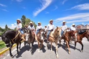 Tlaxco: Un Viaje a Caballo por la Naturaleza y la Tradición