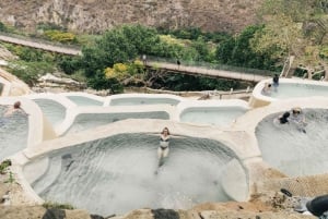 Tolantongo y La Gloria: Desde Cd de México. Experiencia Gastronómica Local.