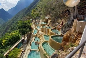 Grutas Tolantongo: Tour guiado con visita la cueva rio y hermosa cascada