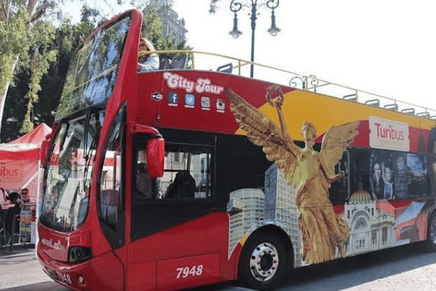 Tour to Teotihuacan by panoramic minibus