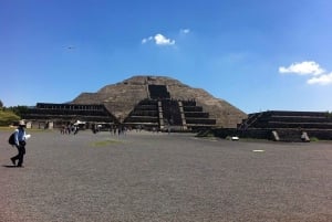 Tour to Teotihuacan by panoramic minibus