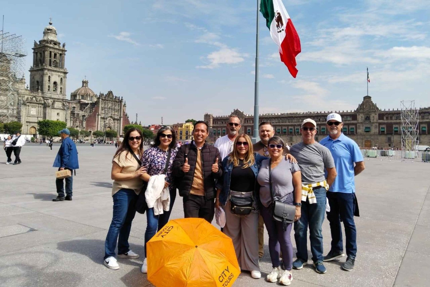 Walking tour in Mexico City with access to palaces and churches.