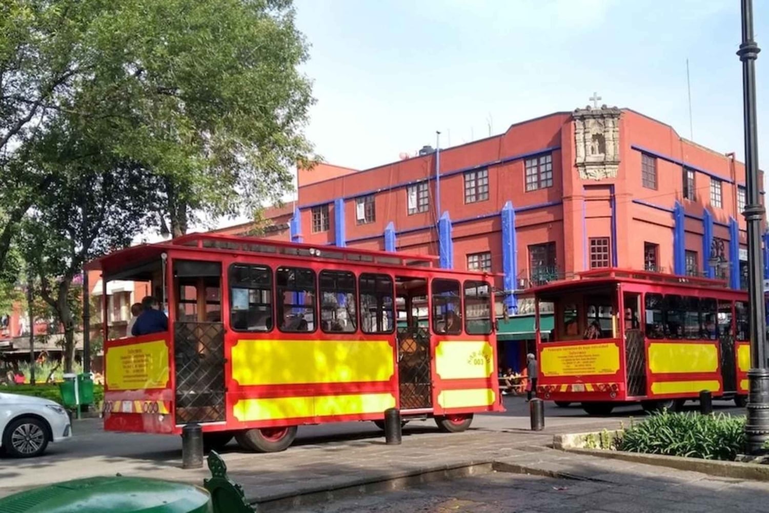 Xochimilco: Fiesta en trajinera y tour por Coyoacán