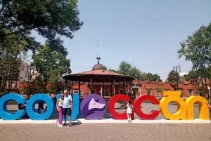 Xochimilco: Fiesta in Trajinera and Coyoacan Tour