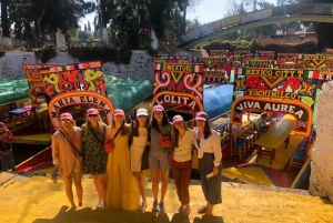 Xochimilco: Fiesta in Trajinera and Coyoacan Tour