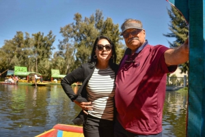 Fiesta Mexicana Xochimilco con bebidas y aperitivos ilimitados.