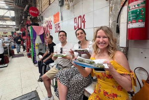 Xochimilco: Food and Trajinera Ride with Local Women