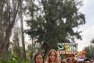 Xochimilco: Food and Trajinera Ride with Local Women