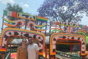 Xochimilco: Food and Trajinera Ride with Local Women