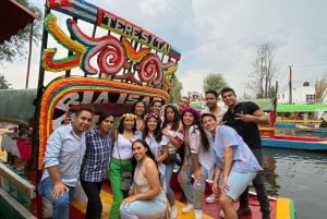 Xochimilco: Food and Trajinera Ride with Local Women