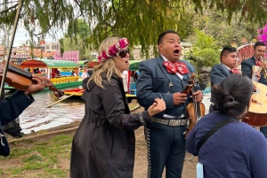 Xochimilco: Tequila tasting (unlimited) and cultural party on a boat